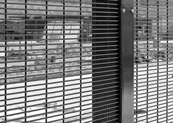 پانل های توری مشبک جوش داده شده با سوراخ مربع سیاه برای مدارس با نصب آسان