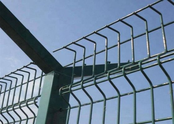 پانل های مش سیمی با پوشش پلاستیکی 4.0 متری 5.2 متری پانل های حصار مشبک امنیتی فرودگاه