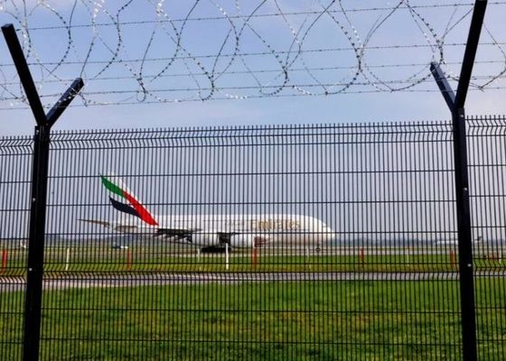 پانل های مش سیمی با پوشش پلاستیکی 4.0 متری 5.2 متری پانل های حصار مشبک امنیتی فرودگاه