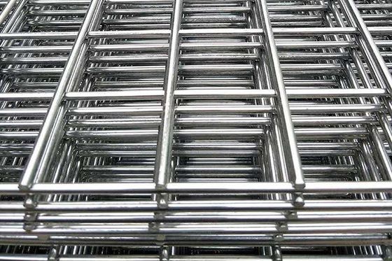 Q195 پانل های براق سیم جوش شده از فولاد کم کربن شکل مربع یا مستطیل سوراخ