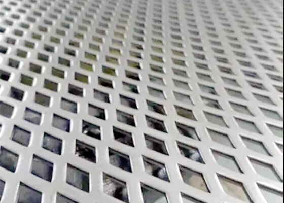 قدرت کششی 250 تا 550 MPa پنل فلزی سوراخ شده سفارشی سازی بر اساس درخواست و گزینه های گوناگون برای کاربردهای صنعتی متعدد