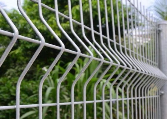حصار 2 × 4 اینچی مستطیلی حصار مش سیم جوشی منحنی 3 بعدی پانل های نرده حصاری Weldmesh